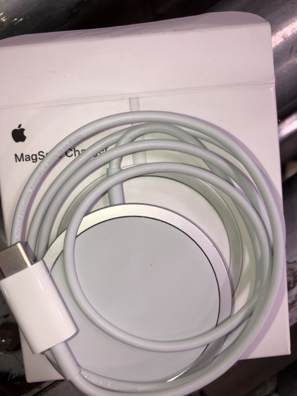 Photo 2 of Apple MagSafe Charger for iPhone 13, iPhone 13 Pro, iPhone 12, iPhone 12 Pro
