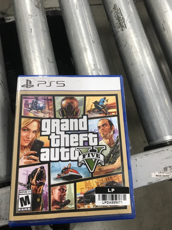 Photo 3 of Grand Theft Auto V - PlayStation 5

