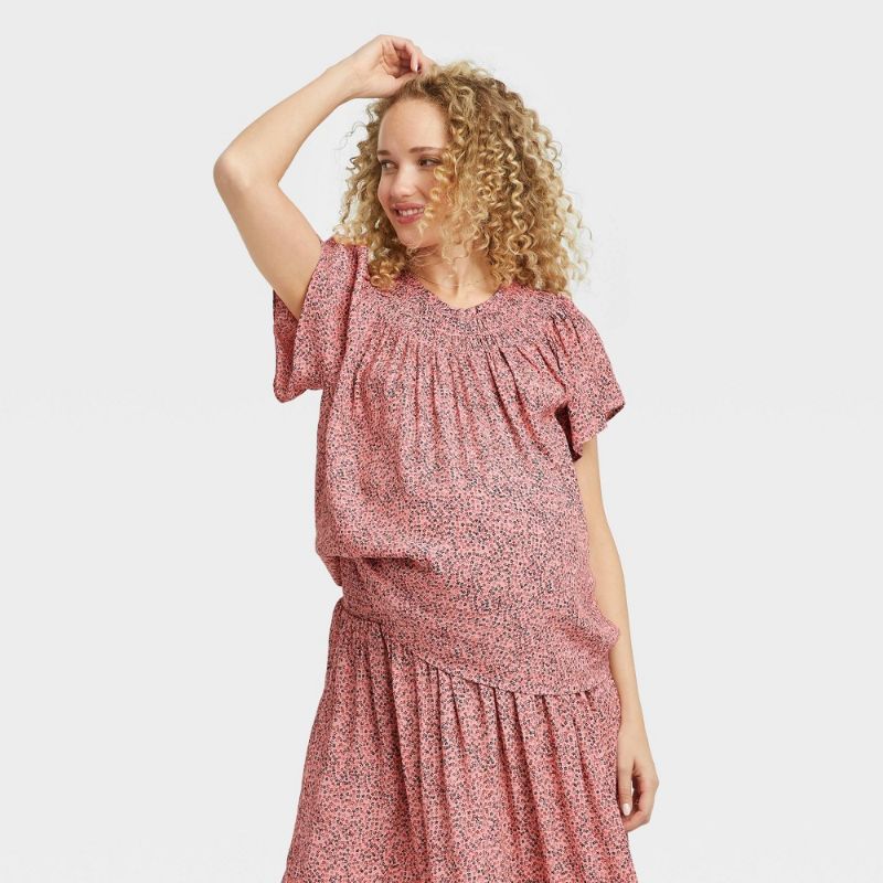 Photo 1 of 2 PACK*
The Nines by HATCH™ Futter Short Seeve Smocked Maternity Top
SIZE XS, L