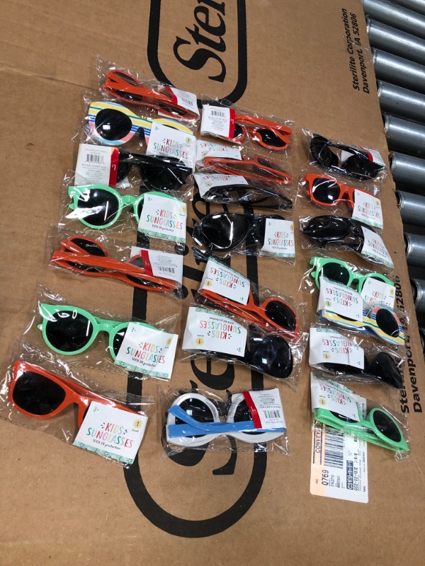 Photo 1 of 21  PACK*
KIDS SUNGLASSES BUNDLE
AGES 3+