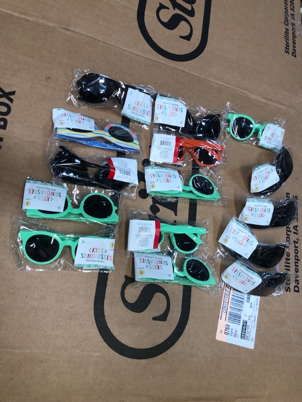 Photo 1 of 15 PACK*
KIDS SUNGLASSES BUNDLE
AGES 3+