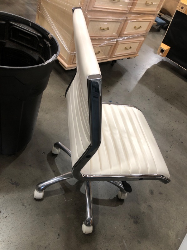 Photo 2 of WHITE LEATHER OFFICE CHAIR