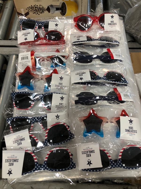 Photo 1 of 15 PACK*
KIDS SUNGLASS BUNDLE