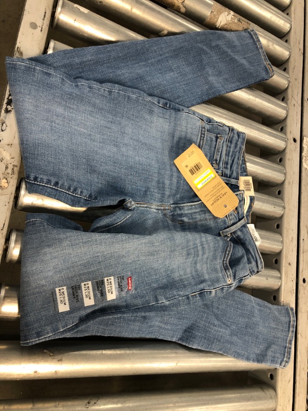 Photo 2 of Levi's Women's 721 High-Rise Skinny Jeans- size 0 
