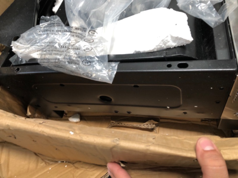 Photo 1 of INCOMLETE, Royal Gourmet GD401C 4-Burner Portable Propane Flat Top Gas Grill and Griddle Combo, Black
**MISSING LEGS, LOOSE AND MISSING HARDWARE, 1 BKNOB IS NOT ATTACHED, MISSING COVER**
