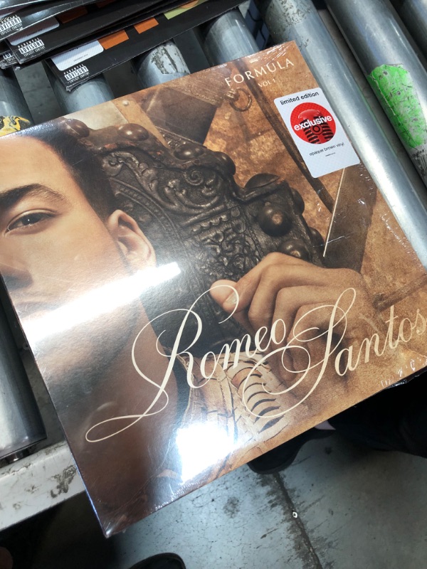 Photo 2 of Romeo Santos - Formula Vol. 1 

