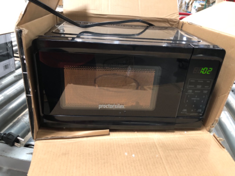 Photo 2 of Proctor Silex 0.7 cu ft 700 Watt Microwave Oven - Black (Brand May Vary)

