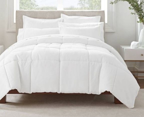 Photo 1 of (Twin Extra Longs) Simply Clean Comforter Set - Serta