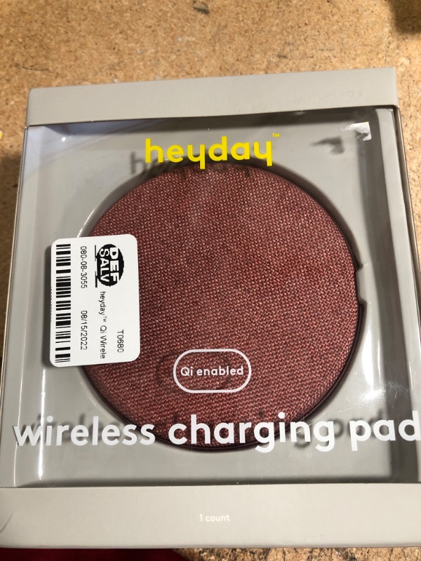 Photo 2 of heyday™ Qi Wireless Charging Pad 10W

