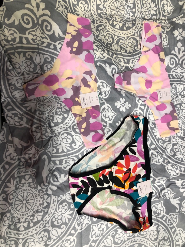 Photo 1 of 3pcks of women's under wear size small