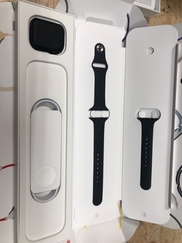 Photo 2 of Apple Watch Series 7 (GPS) - 41 mm - midnight 

