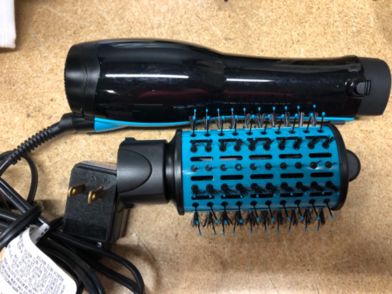 Photo 3 of InfinitiPro by Conair Knot Dr Dryer Brush
