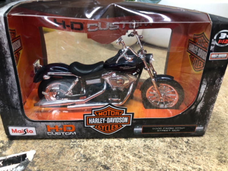 Photo 2 of 2004 Harley Davidson Dyna Super Glide Sport Bike Motorcycle 1:12 Model by Maisto