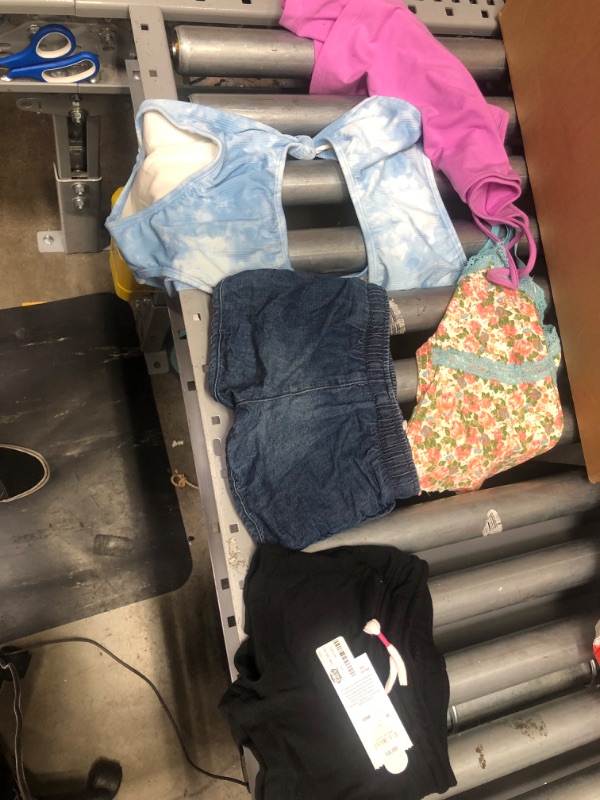 Photo 1 of 5ITEM BUNDLE MISCELLANEOUS 
GIRLS CLOTHES 