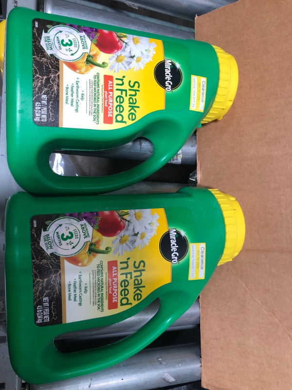 Photo 2 of ***2 Pack*** Miracle-Gro Shake 'N Feed All Purpose Continuous Release Plant Food 4.5lb

