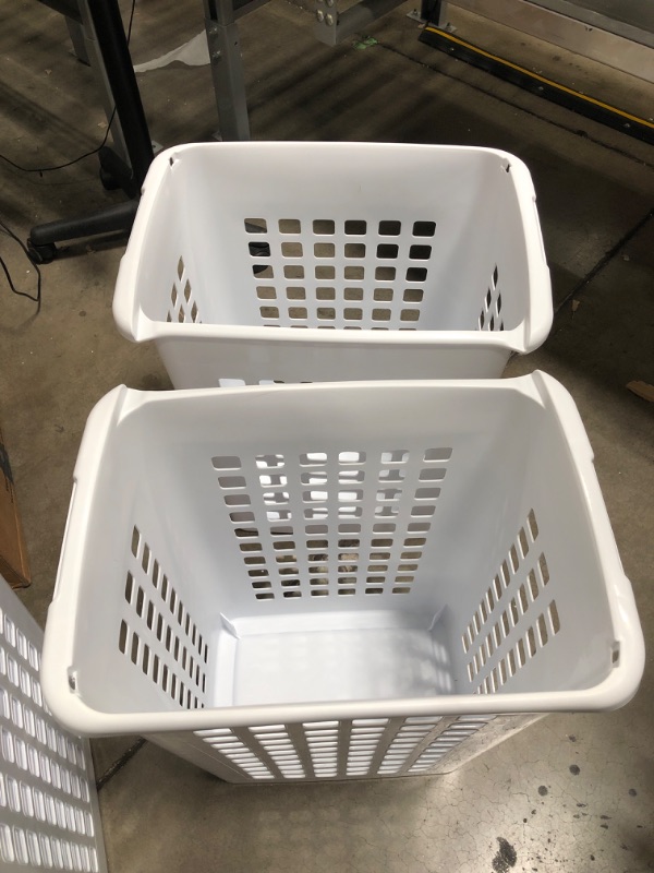 Photo 3 of 4 Packs of Sterilite 12218004 2.3 Bushel/81 Liter LiftTop Laundry Hamper, White, 4-Pack *Minor Crack on 2 Basket*