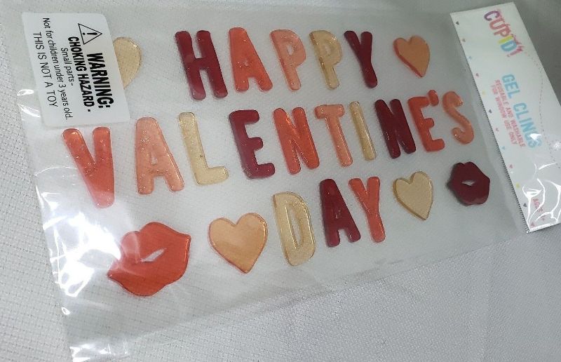 Photo 2 of 11 ITEM BUNDLE
9 Pop Pop Poppers Rocket
2 Happy Valentine's Day Window Gel Clings Supply Lips and Heart Decorations
