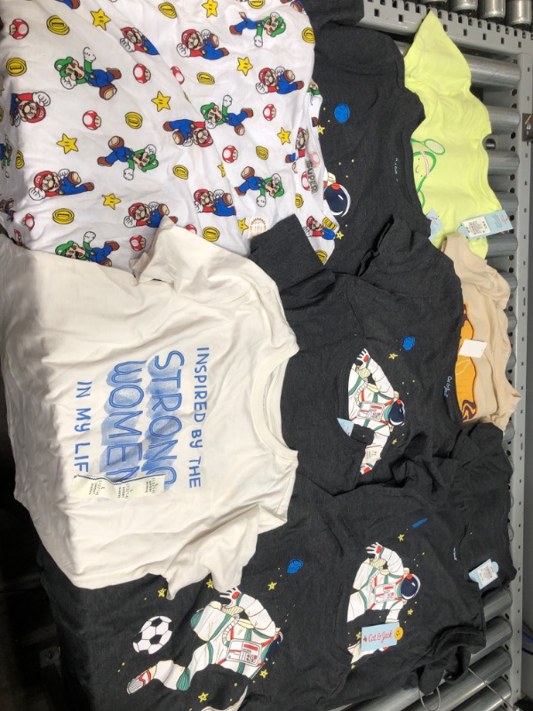 Photo 1 of 10 ITEM CHILDREN'S T-SHIRT BUNDLE
SIEZ: S-XL