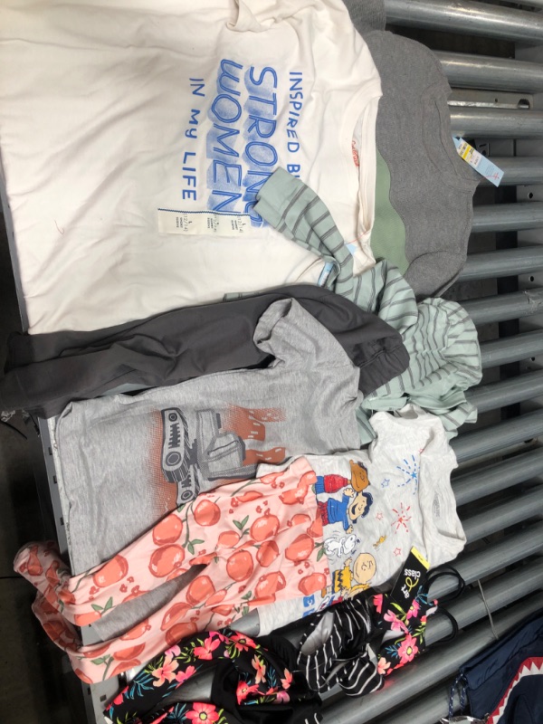 Photo 1 of 10 ITEM CHILDREN'C CLOTHS BUNDLE
SIZE: XS-L