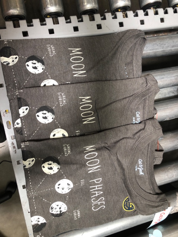 Photo 2 of 3 PACK
Boys' Moon Phases Graphic Short Sleeve T-Shirt - Cat & Jack™
SIZE: M