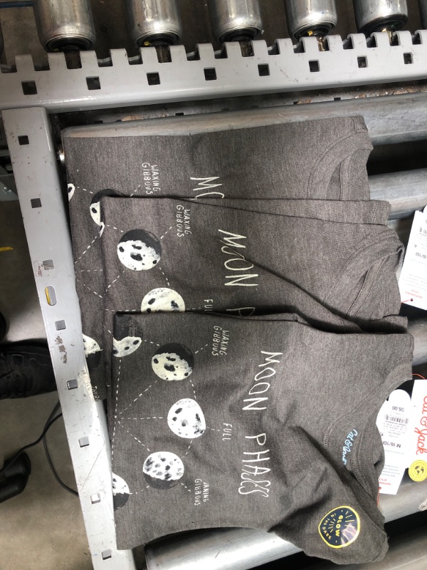 Photo 2 of 3 PACK
Boys' Moon Phases Graphic Short Sleeve T-Shirt - Cat & Jack™
SIZE: M