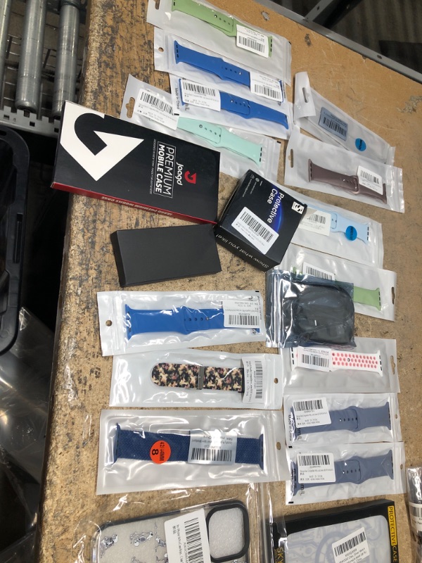 Photo 3 of MISCELLANEOUS BUNDLE OF ASSORTED PHONE CASES AND APPLE BAND AND OTHER ELECTRICAL GOODS