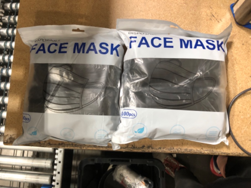 Photo 2 of 200Pcs Disposable Face Masks