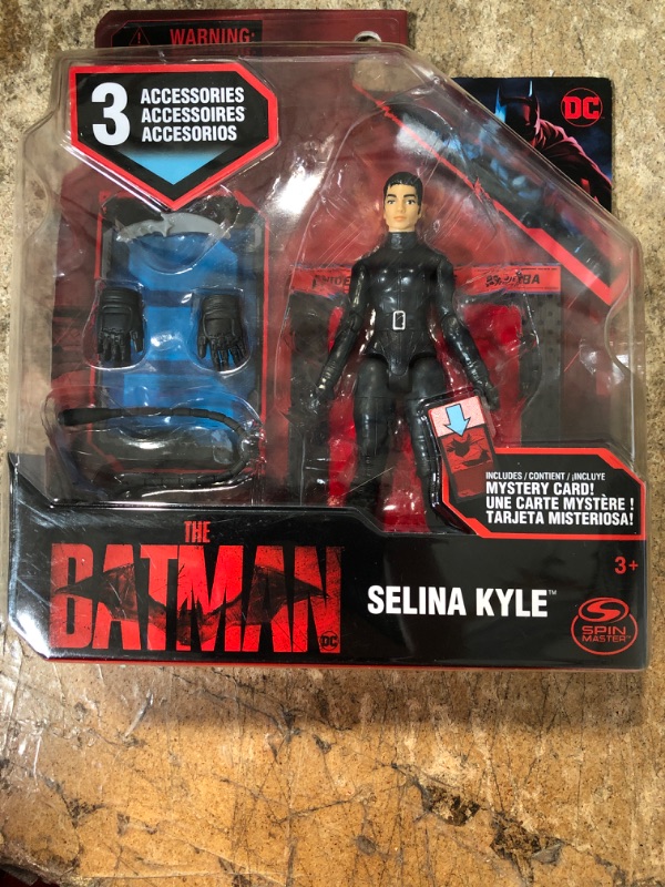 Photo 2 of DC The Batman Movie Selina Kyle 4" Action Figure with 3 Accessories
