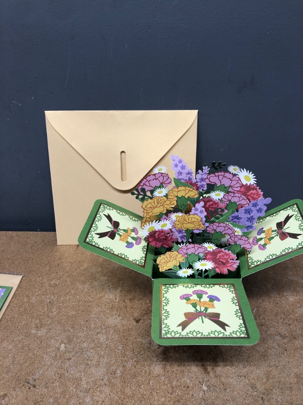 Photo 2 of (X22) 3D Bouquet Pop Up Mothers Day Cards Flowers Gifts,Birthday Cards for Mom With Envelopes,Handmade Flower Greeting Cards with Commemorative Value,Exploding Flowers Box Card for Mother(Multicolor Flowers Box) 