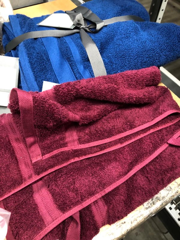 Photo 1 of 4PC TOWEL BUNDLE   RETURNED/USED 
