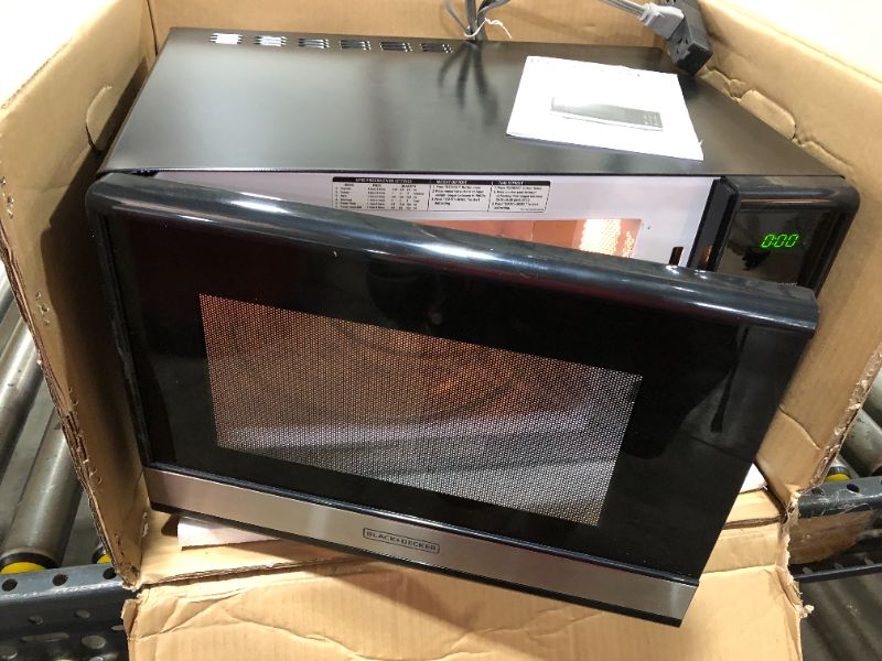 Photo 1 of Black+decker Em031mb11 Digital Microwave Oven with Turntable Push-Button Door,Ch