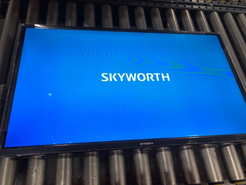 Photo 2 of 32" Skyworth 32S3G 720P LED Quad Core Smart TV