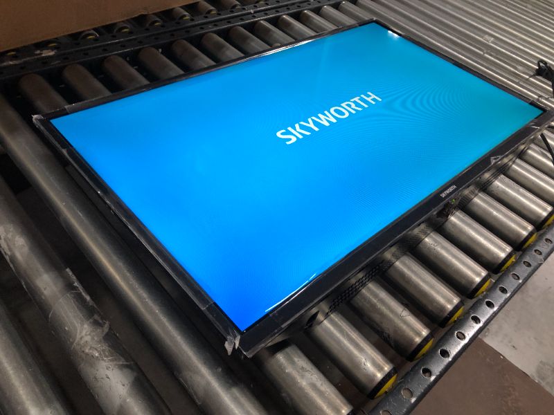 Photo 3 of 32" Skyworth 32S3G 720P LED Quad Core Smart TV