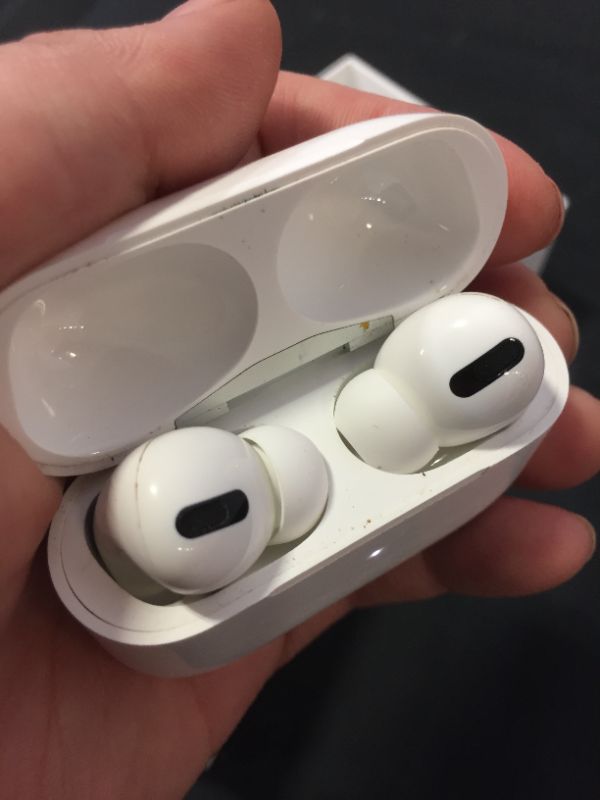 Photo 5 of SOLD FOR PARTS ONLY, CONNECTIVITY ISSUES AND HEAVY USE, APPLE AIRPODS PRO