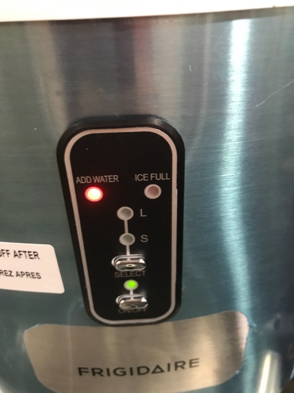 Photo 4 of Frigidaire EFIC123-B-SS 26 Lb. Portable Countertop Ice Maker in Stainless Steel
