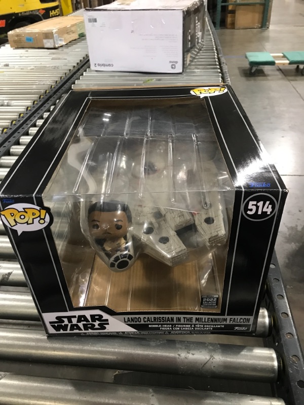 Photo 2 of Funko Pop! Ride Super Deluxe: Star Wars - Lando Calrissian in the Millenium Falcon (Shared Galactic Convention, Amazon Exclusive)
