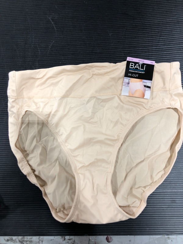 Photo 2 of Bali Women's Passion For Comfort Hi Cut Lace-Waist Underwear DFPC62, Size M/6