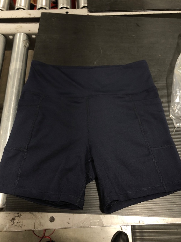 Photo 2 of Bally Total Fitness Women's High Rise 5" Pocket Short. SMALL