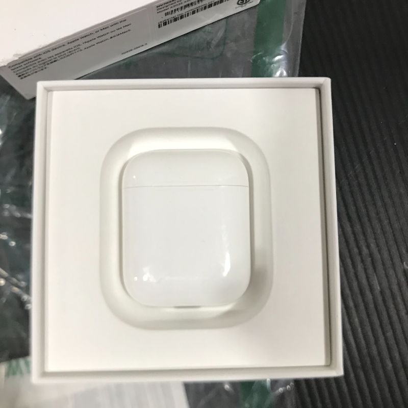 Photo 2 of Apple AirPods with Charging Case 