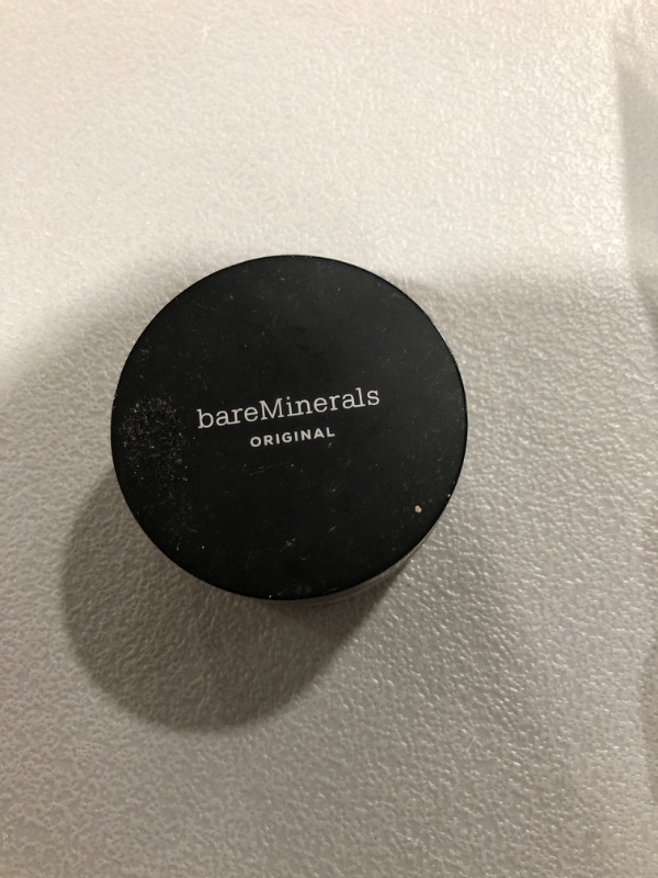 Photo 2 of bareMinerals Matte Loose Powder Foundation SPF 15