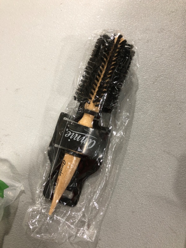 Photo 1 of annie round brush 