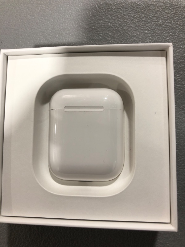 Photo 3 of Apple Wireless Charging Case for AirPods
