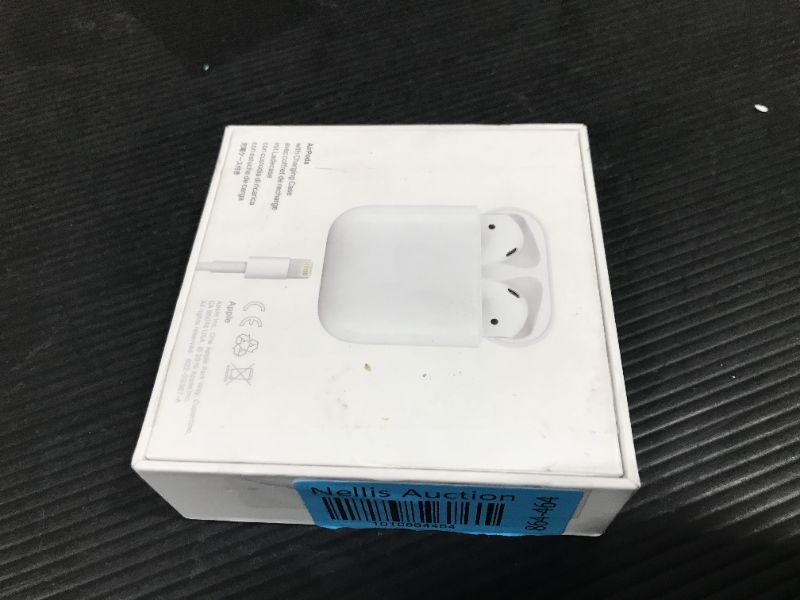 Photo 8 of Apple - AirPods with Charging Case (2nd generation) - White
