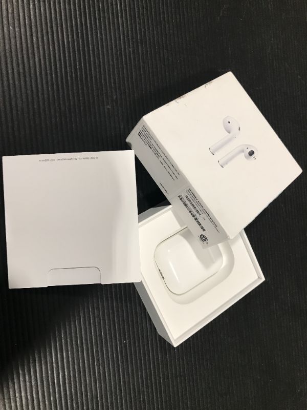 Photo 10 of Apple - AirPods with Charging Case (2nd generation) - White
