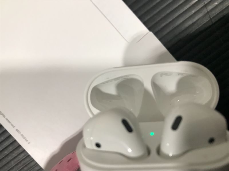 Photo 5 of Apple - AirPods with Charging Case (2nd generation) - White
