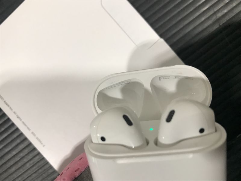 Photo 2 of Apple - AirPods with Charging Case (2nd generation) - White
