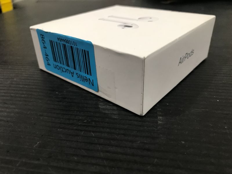 Photo 4 of Apple - AirPods with Charging Case (2nd generation) - White
