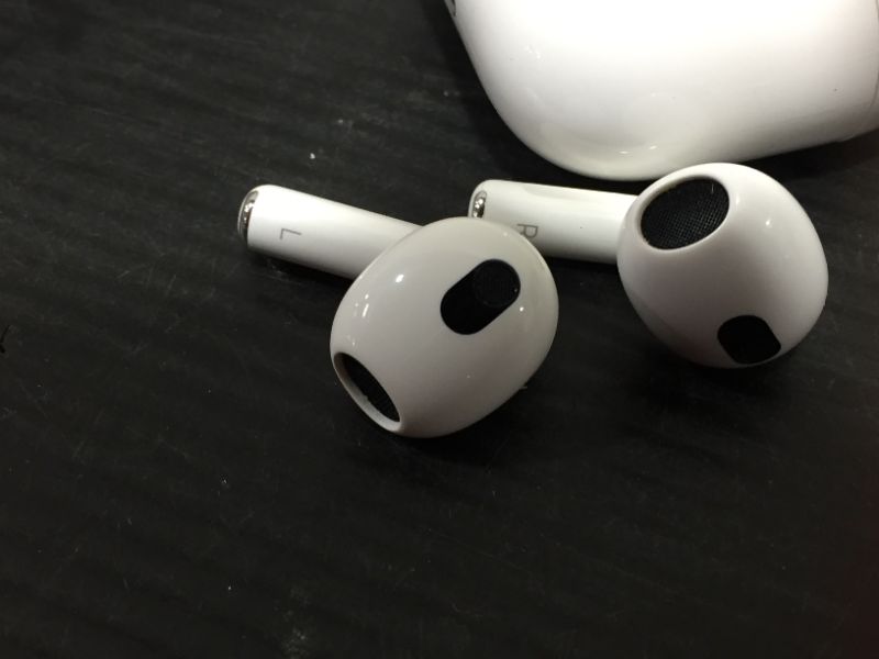 Photo 3 of Apple AirPods (3rd Generation)