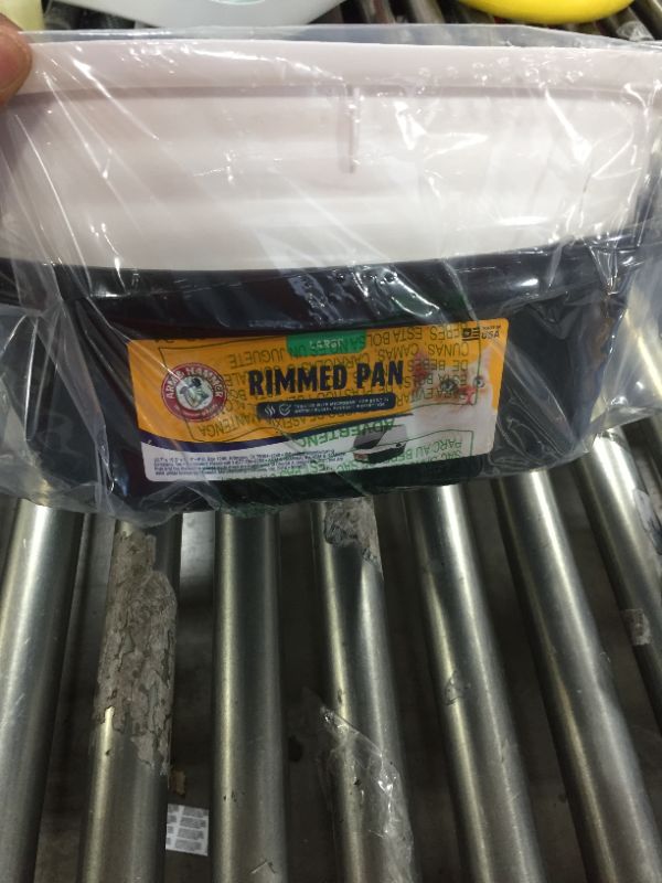 Photo 1 of Arm and Hammer 22195 Rimmed Wave Pan Large