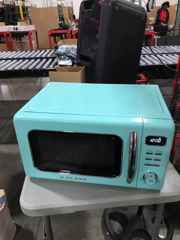 Photo 2 of Galanz GLCMKZ11GNR10 Retro Countertop Microwave Oven with Auto Cook & Reheat, Defrost, Quick Start Functions, Easy Clean with Glass Turntable, Pull Handle, Green (B0B1F4LBBS)
